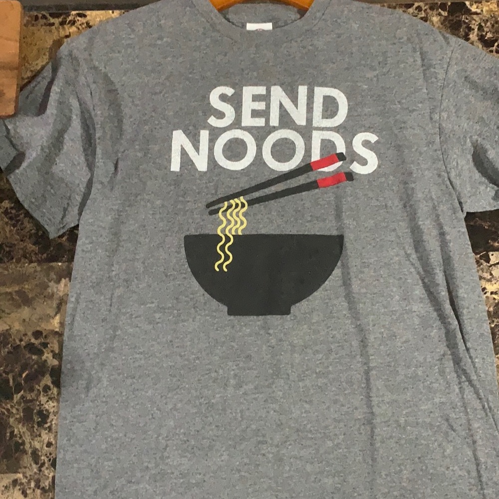 Men’s Medium Graphic Tee